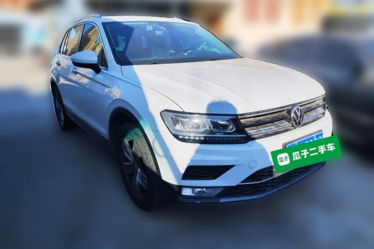Used Volkswagen Tiguan 2017 330TSI All-Wheel-Drive Innovation Model Front Right 45 Deg