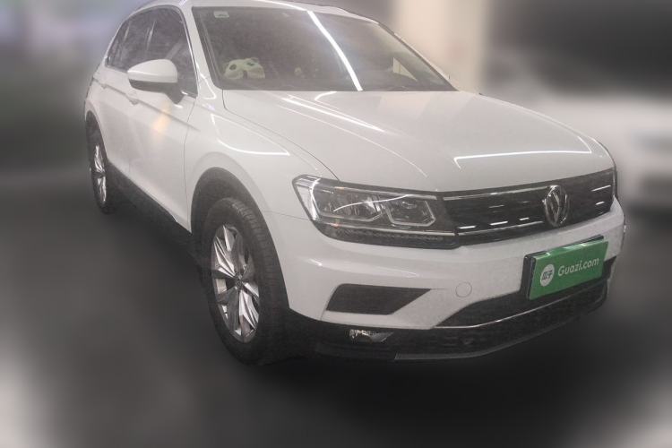 Used Volkswagen Tiguan 2017 330TSI All-Wheel-Drive Innovation Model Front Right 45 Deg