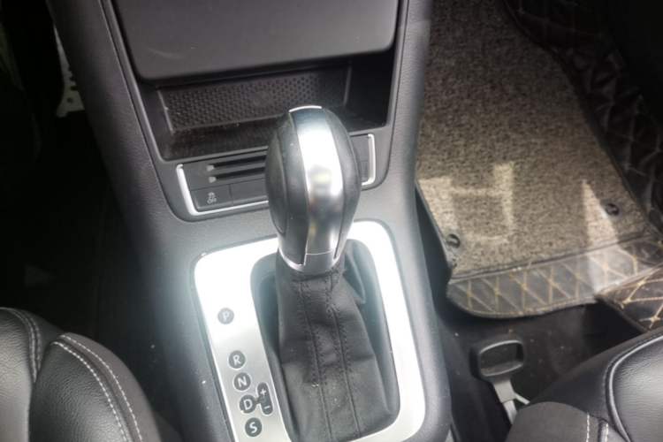 Used Volkswagen Tiguan 2017 300TSI Automatic Two-Wheel Drive Silk Road Comfort Edition Gear Lever
