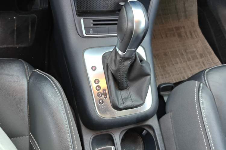 Used Volkswagen Tiguan 2017 300TSI Automatic Two-Wheel Drive Silk Road Comfort Edition Gear Lever