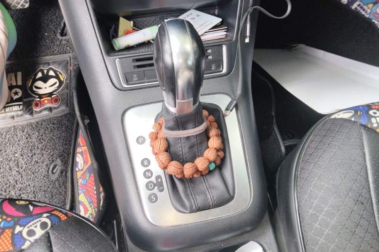 Used Volkswagen Tiguan 2017 300TSI Automatic Two-Wheel Drive Silk Road Comfort Edition Gear Lever