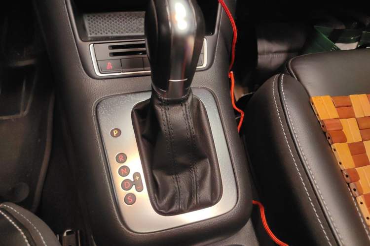 Used Volkswagen Tiguan 2017 300TSI Automatic Two-Wheel Drive Silk Road Comfort Edition Gear Lever