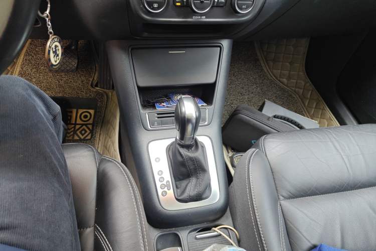 Used Volkswagen Tiguan 2017 300TSI Automatic Two-Wheel Drive Silk Road Comfort Edition Gear Lever