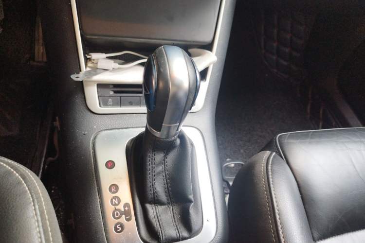 Used Volkswagen Tiguan 2017 300TSI Automatic Two-Wheel Drive Silk Road Comfort Edition Gear Lever