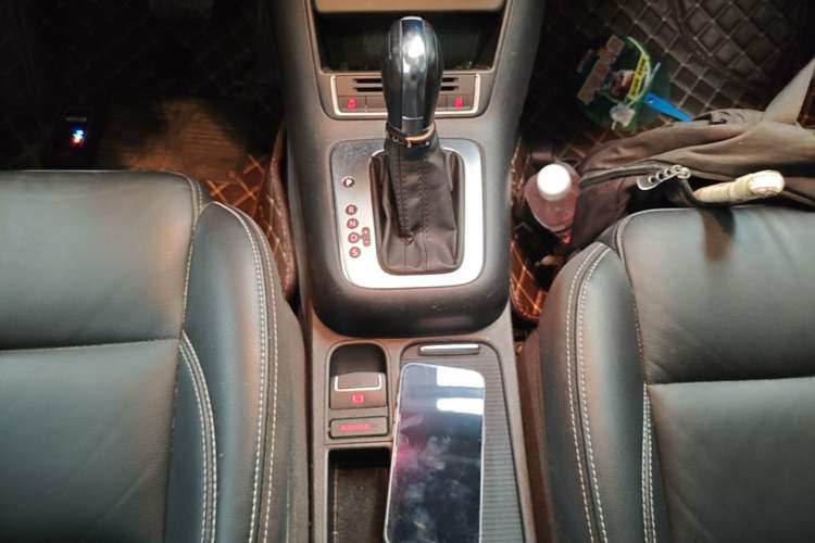 Used Volkswagen Tiguan 2017 300TSI Automatic Two-Wheel Drive Silk Road Comfort Edition Gear Lever