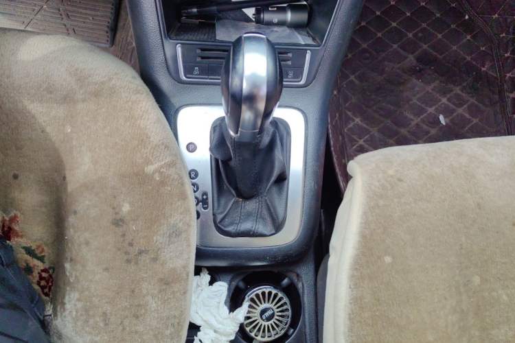 Used Volkswagen Tiguan 2017 300TSI Automatic Two-Wheel Drive Silk Road Comfort Edition Gear Lever