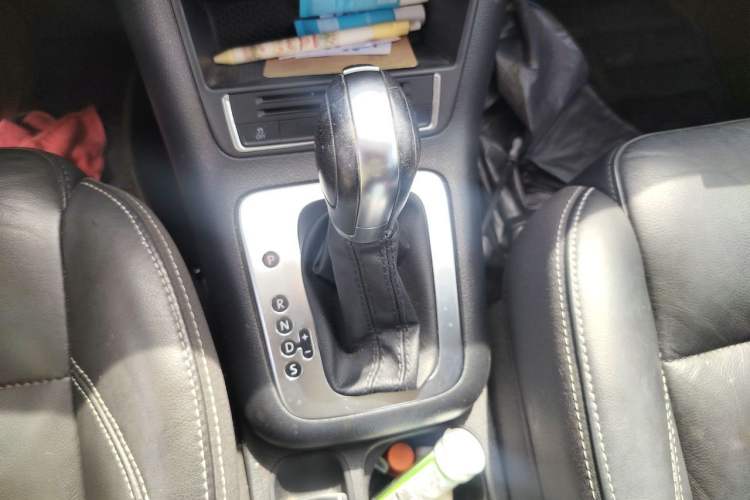 Used Volkswagen Tiguan 2017 300TSI Automatic Two-Wheel Drive Silk Road Comfort Edition Gear Lever