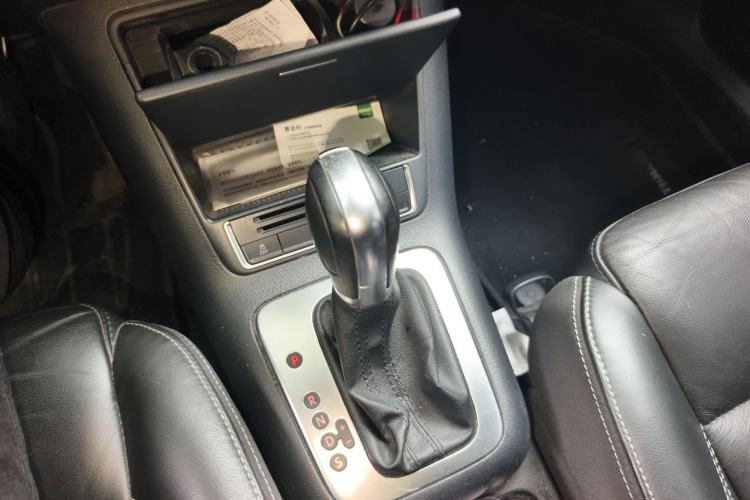 Used Volkswagen Tiguan 2017 300TSI Automatic Two-Wheel Drive Silk Road Comfort Edition Gear Lever