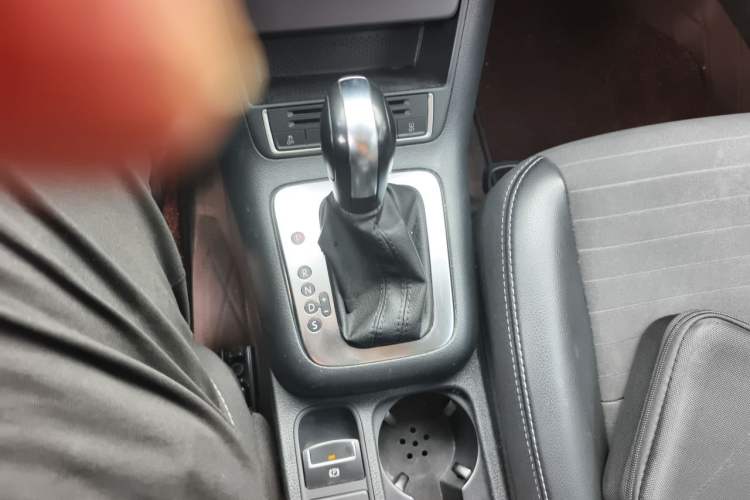 Used Volkswagen Tiguan 2017 300TSI Automatic Two-Wheel Drive Silk Road Luxury Edition Gear Lever