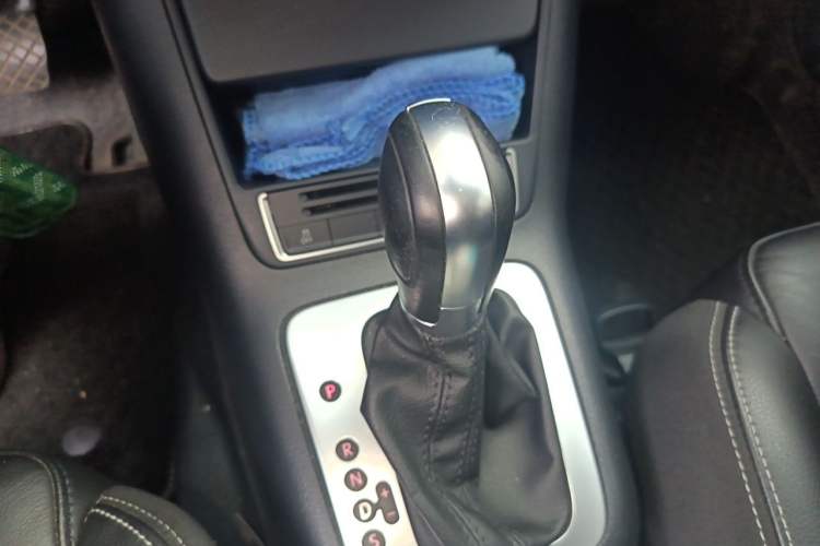 Used Volkswagen Tiguan 2017 300TSI Automatic Two-Wheel Drive Silk Road Comfort Edition Gear Lever