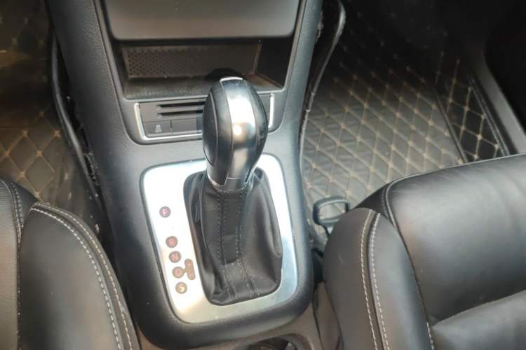 Used Volkswagen Tiguan 2017 300TSI Automatic Two-Wheel Drive Silk Road Comfort Edition Gear Lever