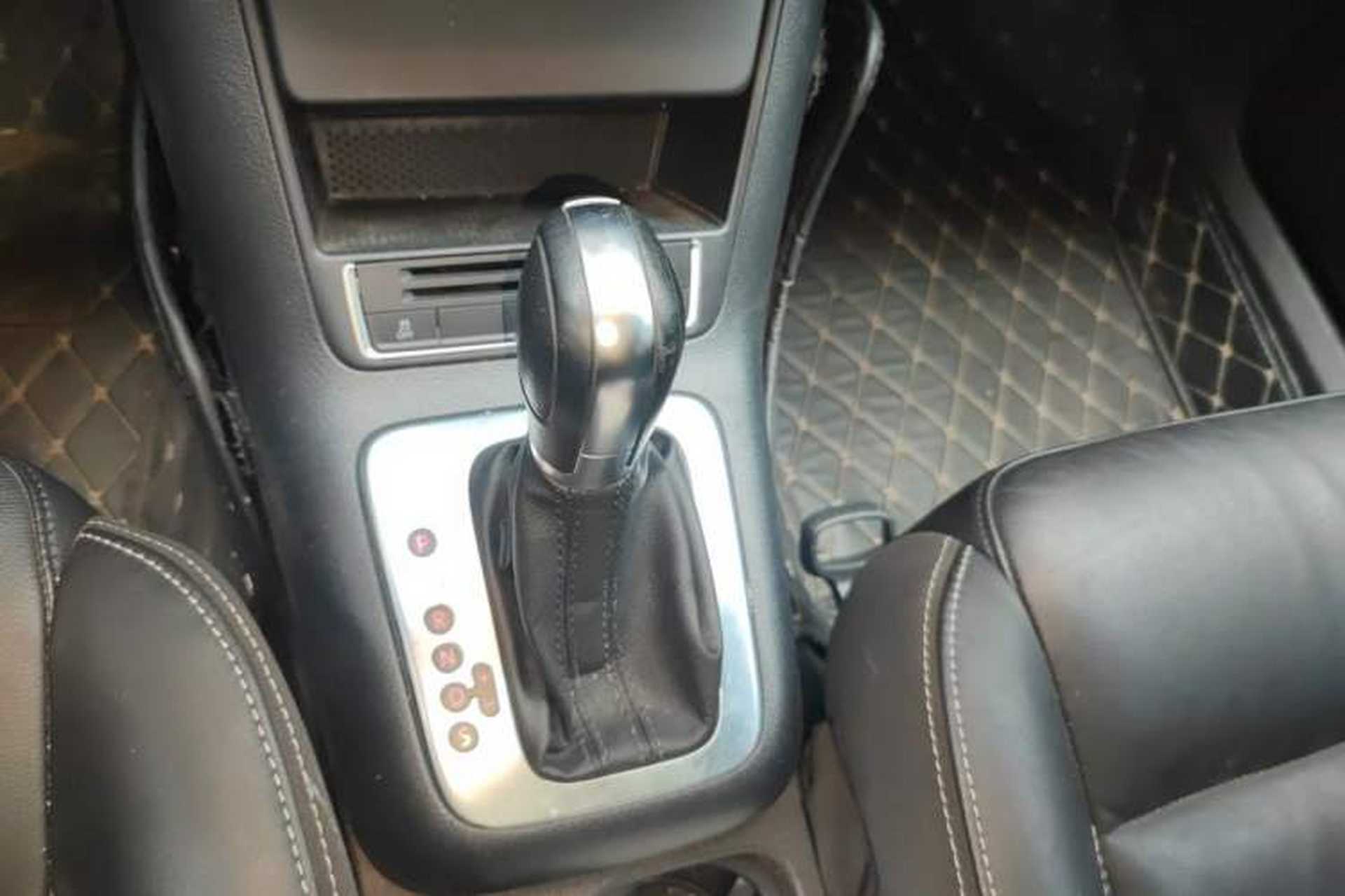 Used Volkswagen Tiguan 2017 300TSI Automatic Two-Wheel Drive Silk Road Comfort Edition Gear Lever