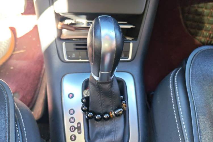 Used Volkswagen Tiguan 2017 300TSI Automatic Two-Wheel Drive Silk Road Comfort Edition Gear Lever