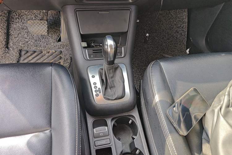 Used Volkswagen Tiguan 2017 300TSI Automatic Two-Wheel Drive Silk Road Luxury Edition Gear Lever
