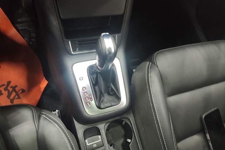 Used Volkswagen Tiguan 2017 300TSI Automatic Two-Wheel Drive Silk Road Comfort Edition Gear Lever