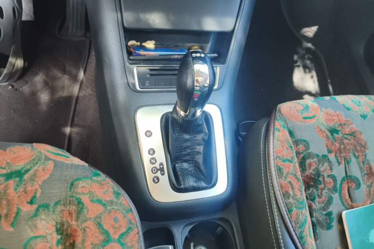 Used Volkswagen Tiguan 2017 300TSI Automatic Two-Wheel Drive Silk Road Comfort Edition Gear Lever