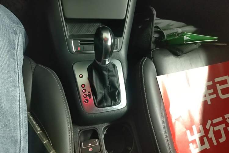 Used Volkswagen Tiguan 2017 300TSI Automatic Two-Wheel Drive Silk Road Comfort Edition Gear Lever