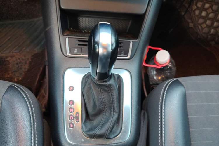 Used Volkswagen Tiguan 2017 300TSI Automatic Two-Wheel Drive Silk Road Luxury Edition Gear Lever