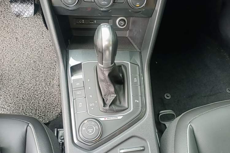 Used Volkswagen Tiguan 2017 330TSI All-Wheel-Drive Innovation Model Gear Lever