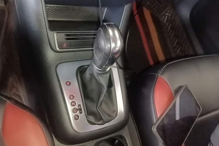 Used Volkswagen Tiguan 2017 300TSI Automatic Two-Wheel Drive Silk Road Comfort Edition Gear Lever