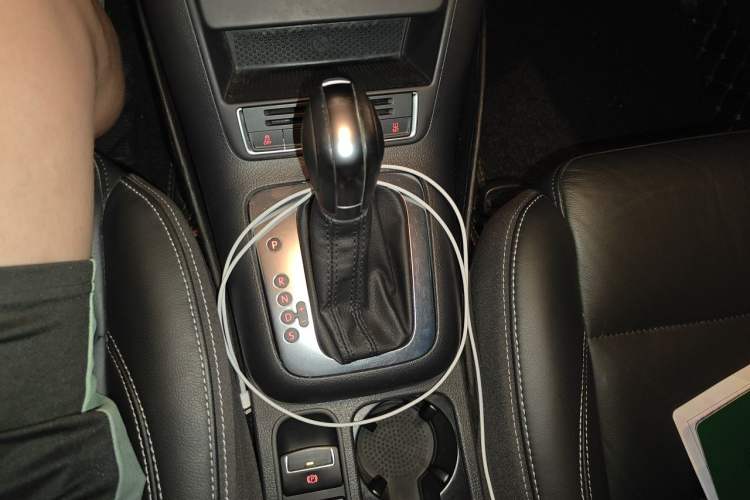Used Volkswagen Tiguan 2017 300TSI Automatic Two-Wheel Drive Silk Road Comfort Edition Gear Lever
