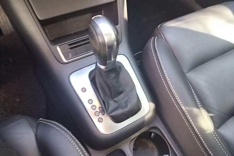 Used Volkswagen Tiguan 2017 300TSI Automatic Two-Wheel Drive Silk Road Comfort Edition Gear Lever