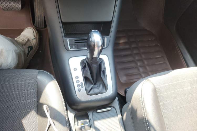 Used Volkswagen Tiguan 2017 300TSI Automatic Two-Wheel Drive Silk Road Luxury Edition Gear Lever