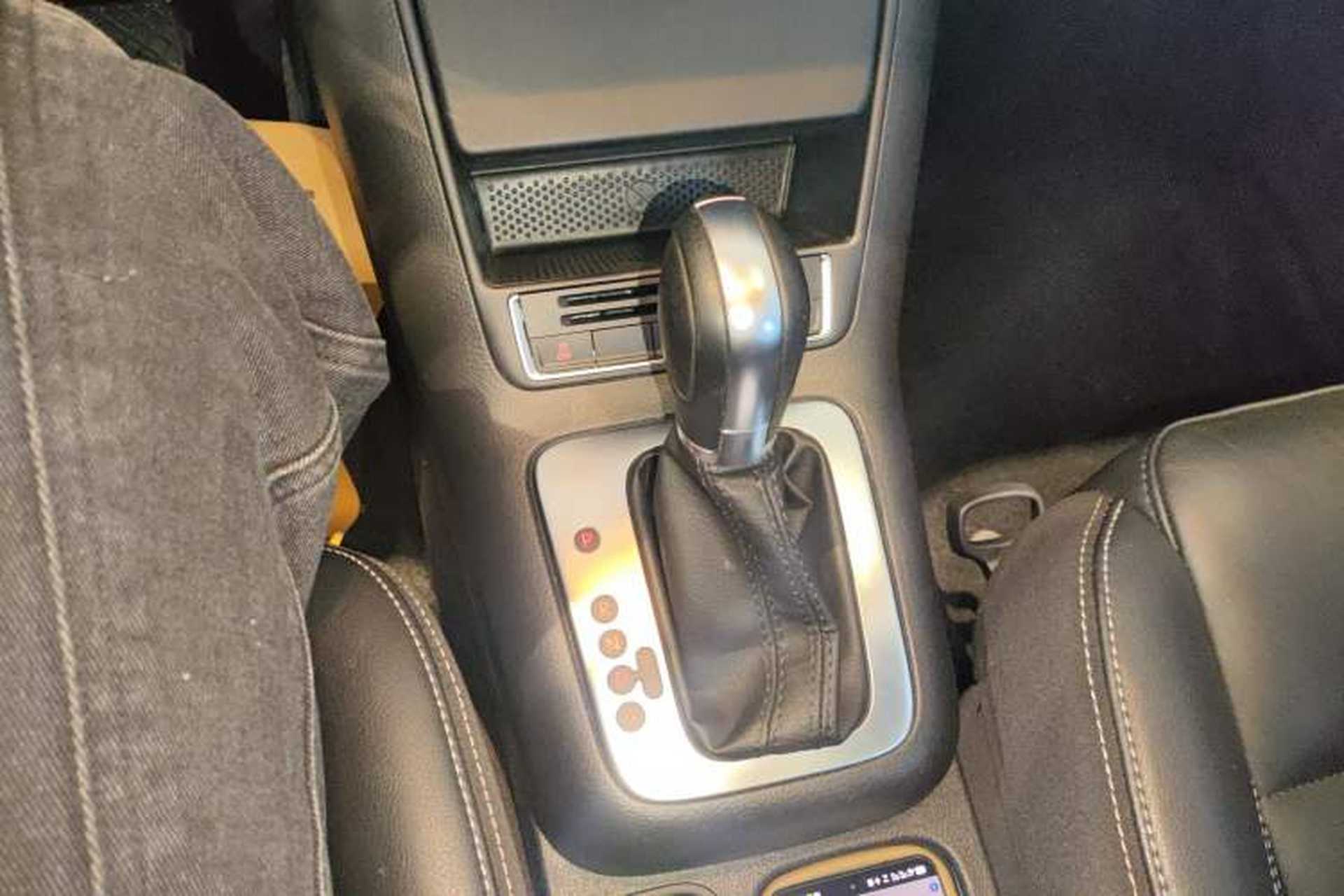 Used Volkswagen Tiguan 2017 300TSI Automatic Two-Wheel Drive Silk Road Comfort Edition Gear Lever