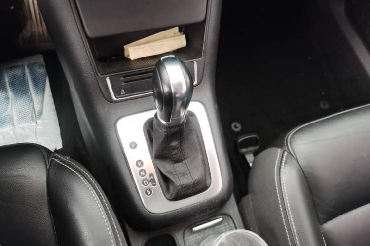 Used Volkswagen Tiguan 2017 300TSI Automatic Two-Wheel Drive Silk Road Comfort Edition Gear Lever
