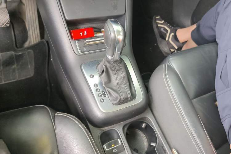 Used Volkswagen Tiguan 2017 300TSI Automatic Two-Wheel Drive Silk Road Comfort Edition Gear Lever