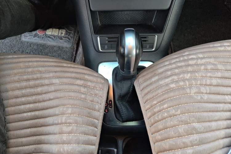 Used Volkswagen Tiguan 2017 300TSI Automatic Two-Wheel Drive Silk Road Comfort Edition Gear Lever