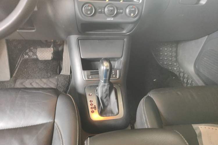 Used Volkswagen Tiguan 2017 300TSI Automatic Two-Wheel Drive Silk Road Comfort Edition Gear Lever