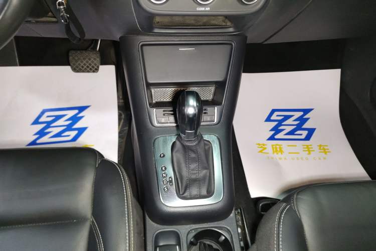Used Volkswagen Tiguan 2017 300TSI Automatic Two-Wheel Drive Silk Road Comfort Edition Gear Lever