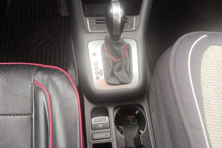 Used Volkswagen Tiguan 2017 300TSI Automatic Two-Wheel Drive Silk Road Luxury Edition Gear Lever