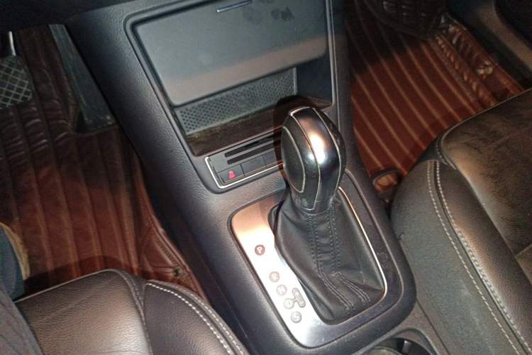 Used Volkswagen Tiguan 2017 300TSI Automatic Two-Wheel Drive Silk Road Comfort Edition Gear Lever