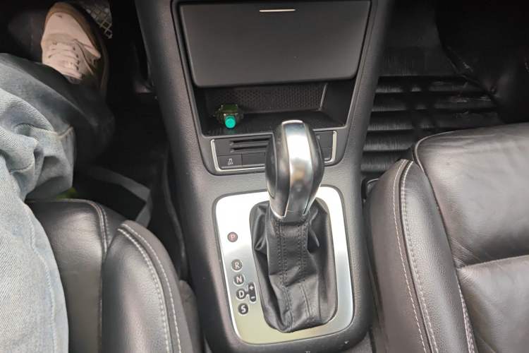 Used Volkswagen Tiguan 2017 300TSI Automatic Two-Wheel Drive Silk Road Comfort Edition Gear Lever