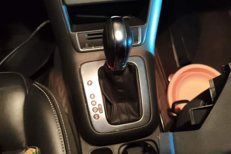 Used Volkswagen Tiguan 2017 300TSI Automatic Two-Wheel Drive Silk Road Comfort Edition Gear Lever