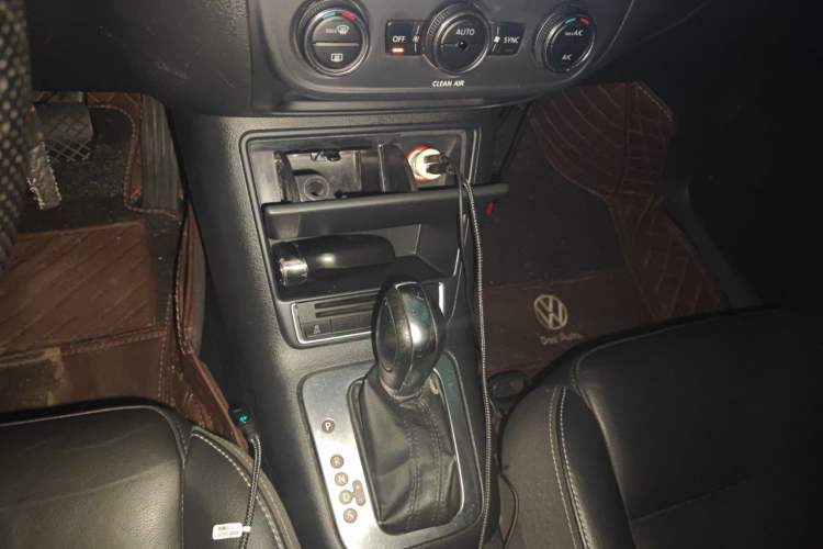 Used Volkswagen Tiguan 2017 300TSI Automatic Two-Wheel Drive Silk Road Comfort Edition Gear Lever