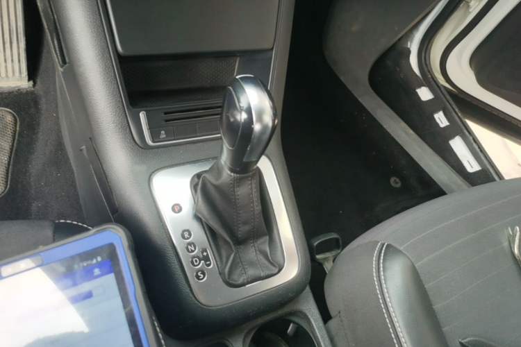 Used Volkswagen Tiguan 2017 300TSI Automatic Two-Wheel Drive Silk Road Luxury Edition Gear Lever
