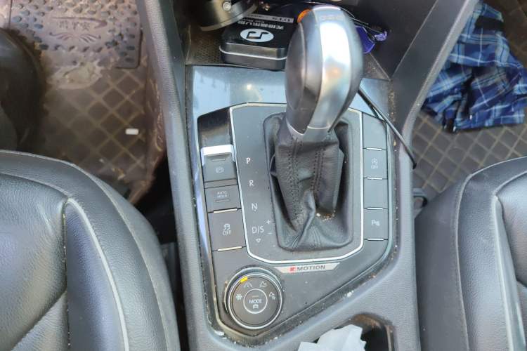 Used Volkswagen Tiguan 2017 330TSI All-Wheel-Drive Innovation Model Gear Lever