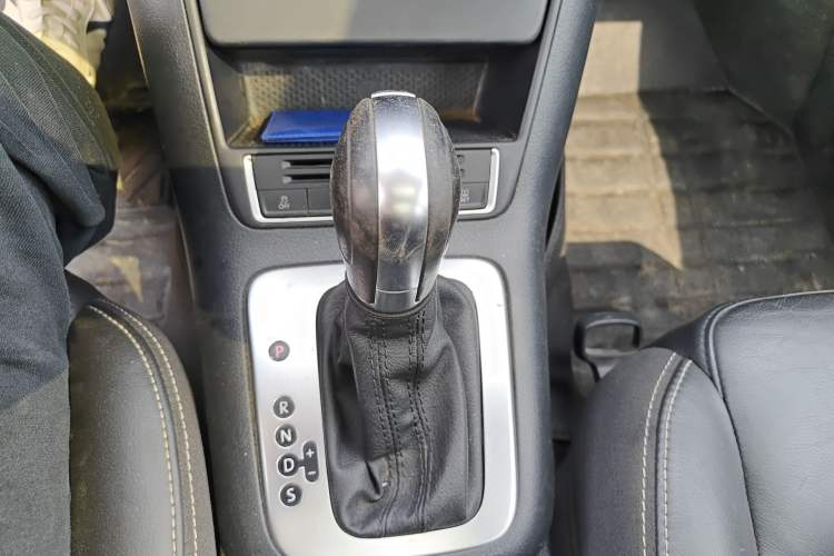 Used Volkswagen Tiguan 2017 300TSI Automatic Two-Wheel Drive Silk Road Comfort Edition Gear Lever