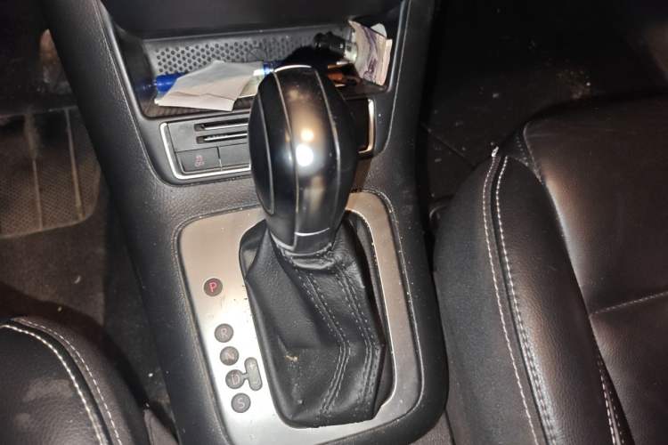 Used Volkswagen Tiguan 2017 300TSI Automatic Two-Wheel Drive Silk Road Comfort Edition Gear Lever