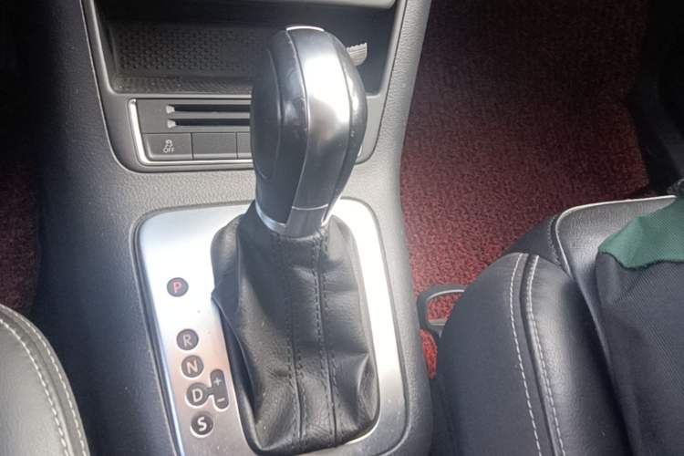 Used Volkswagen Tiguan 2017 300TSI Automatic Two-Wheel Drive Silk Road Comfort Edition Gear Lever