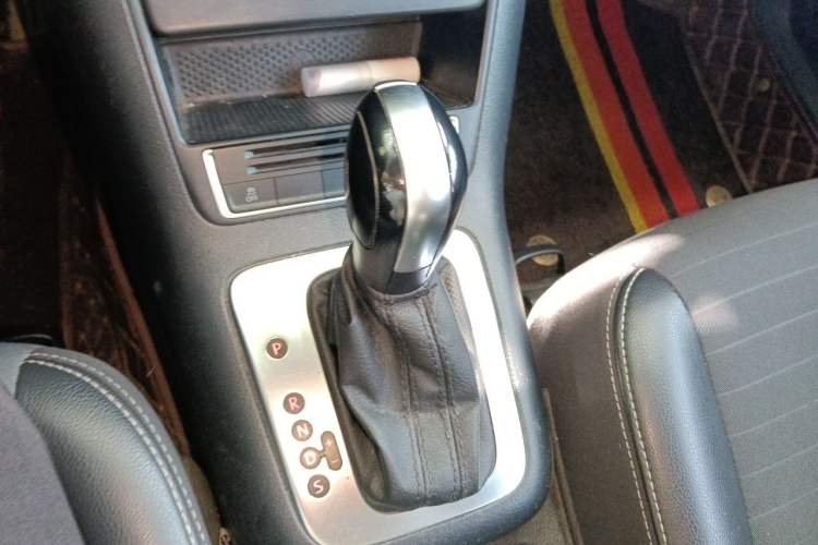 Used Volkswagen Tiguan 2017 300TSI Automatic Two-Wheel Drive Silk Road Luxury Edition Gear Lever
