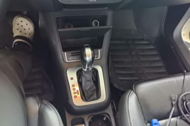 Used Volkswagen Tiguan 2017 300TSI Automatic Two-Wheel Drive Silk Road Comfort Edition Gear Lever