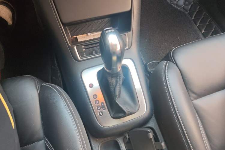 Used Volkswagen Tiguan 2017 300TSI Automatic Two-Wheel Drive Silk Road Luxury Edition Gear Lever