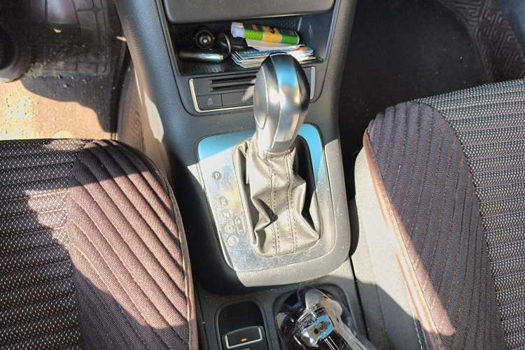 Used Volkswagen Tiguan 2017 300TSI Automatic Two-Wheel Drive Silk Road Luxury Edition Gear Lever