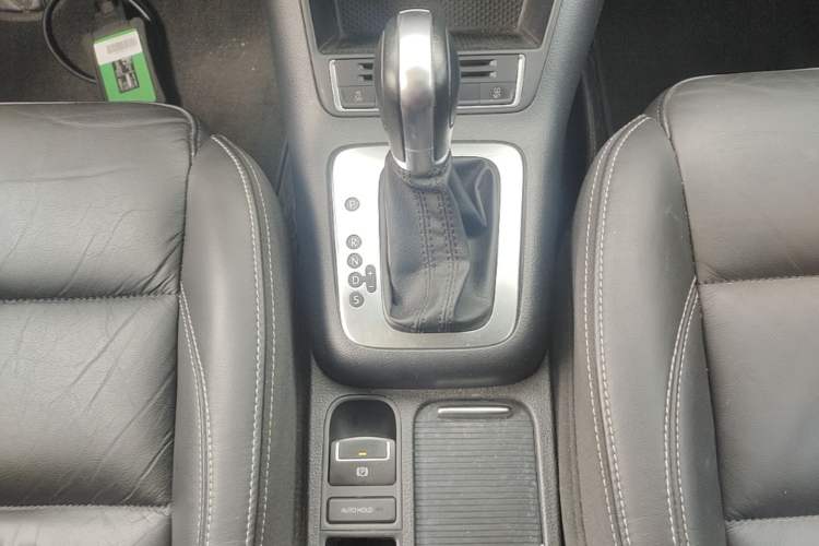 Used Volkswagen Tiguan 2017 300TSI Automatic Two-Wheel Drive Silk Road Comfort Edition Gear Lever