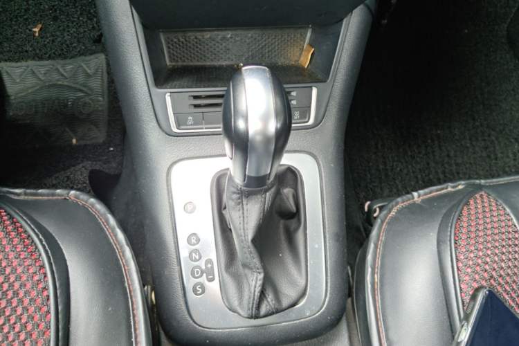 Used Volkswagen Tiguan 2017 300TSI Automatic Two-Wheel Drive Silk Road Luxury Edition Gear Lever