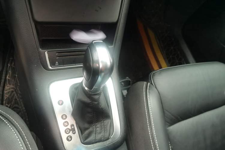 Used Volkswagen Tiguan 2017 300TSI Automatic Two-Wheel Drive Silk Road Comfort Edition Gear Lever